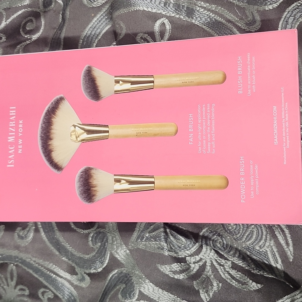 NWT NIB Isaac Mizrahi Natural 3 Pc Make Up Brush Set Powder Fan Blush - Picture 2 of 2